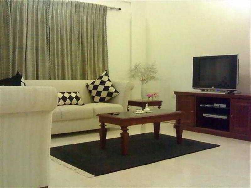 Hotel Justa Off Mg Road Bangalore Zimmer foto